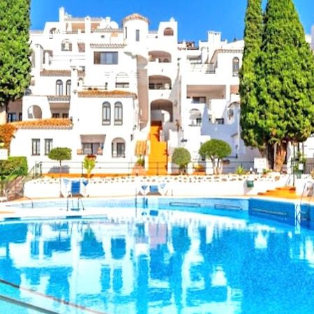 Appartamento Apartamento Pueblo Evita Benalmádena Esterno foto
