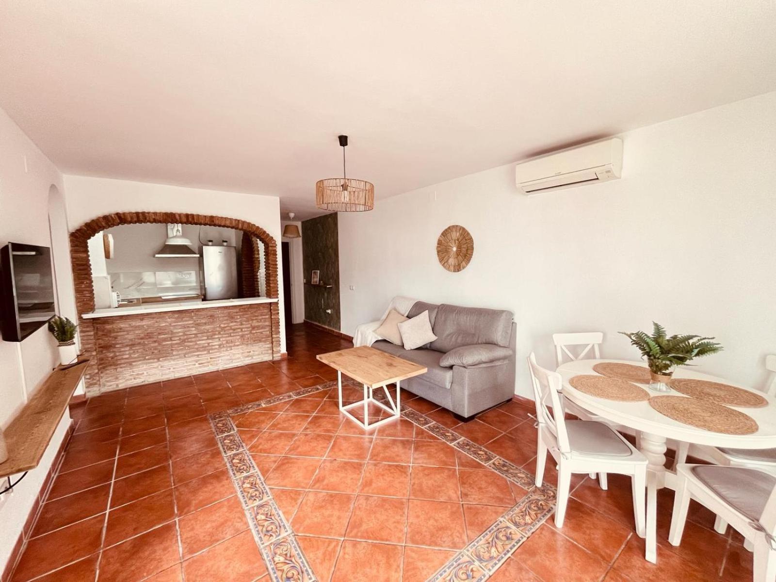 Appartamento Apartamento Pueblo Evita Benalmádena Esterno foto
